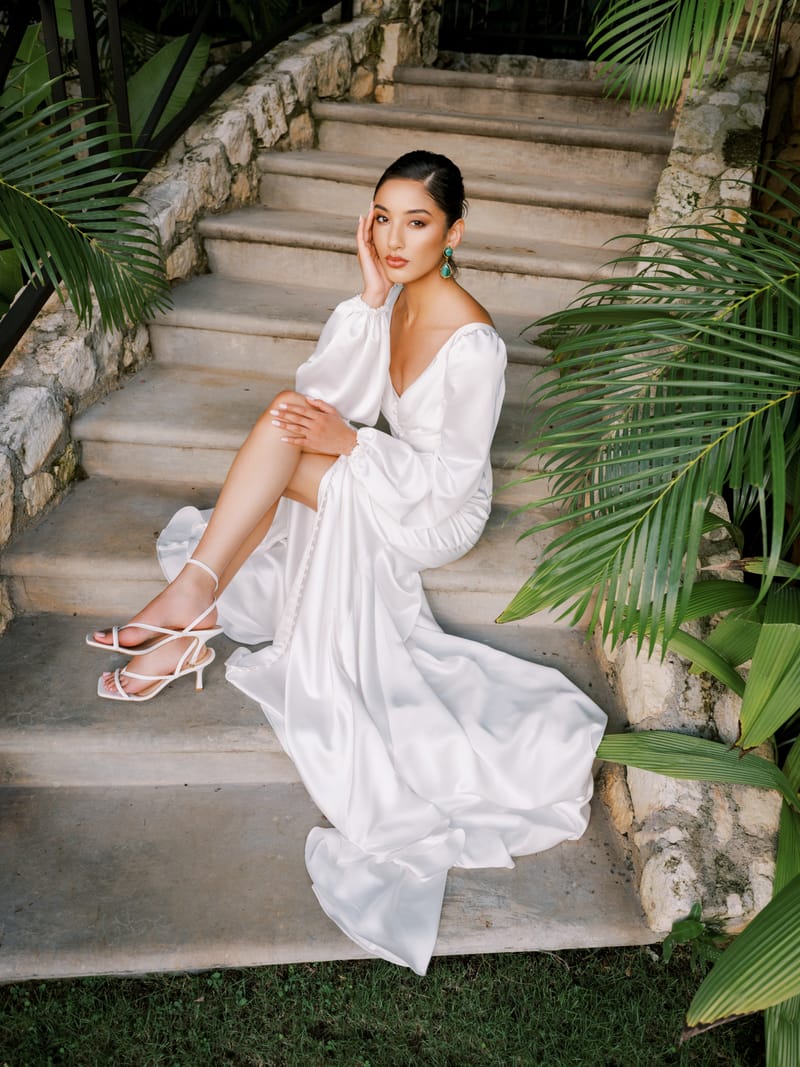 Robe de mariée fluide — showroom MADAMOON Paris 10e