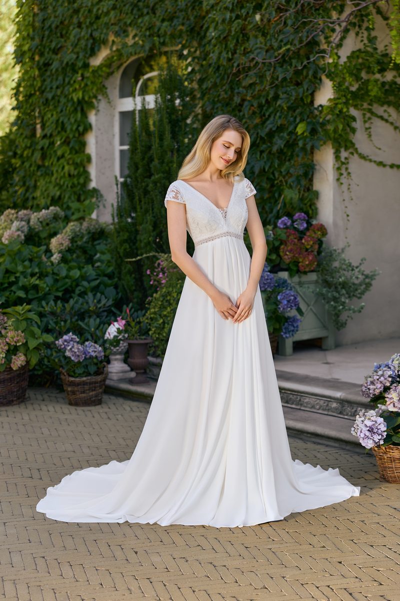 Robe de mariée fluide à taille haute — Mathilda par Monica Loretti, showroom MADAMOON Paris 10e