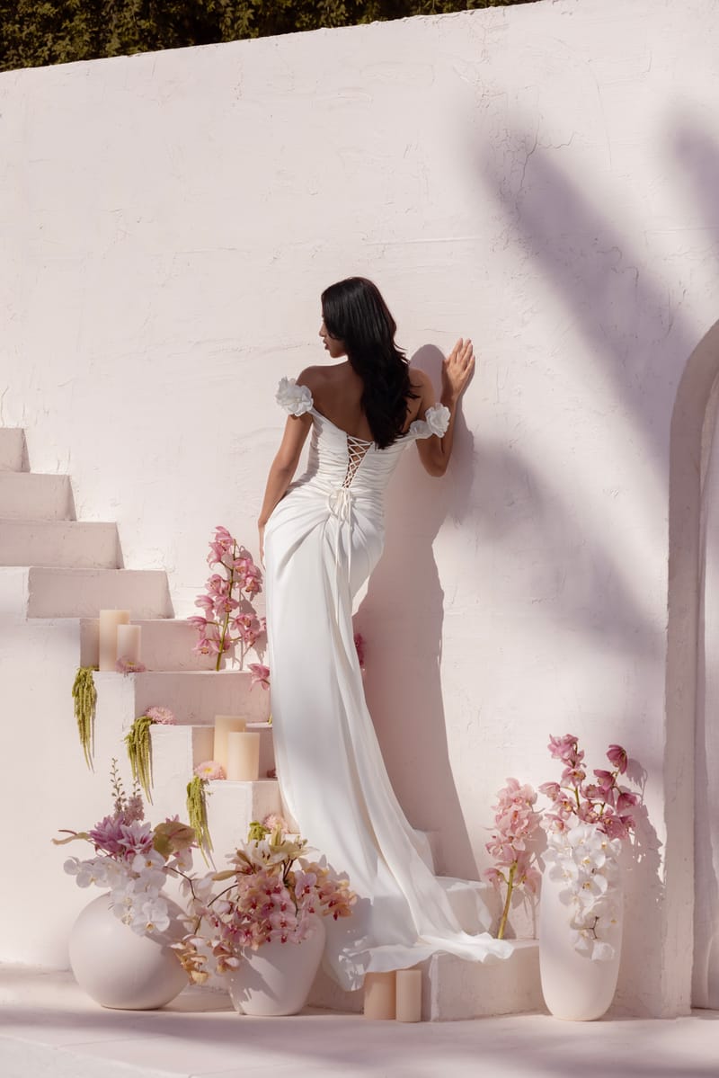 Robe de mariée sirène, drapé de satin, laçage dos — Zina par Casablanca Bridal, vue 2, showroom MADAMOON Paris 10e