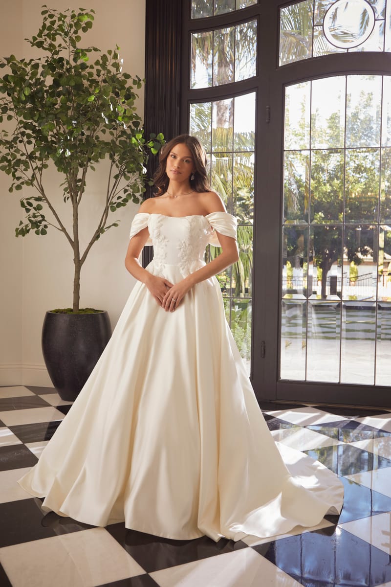 Robe de mariée princesse — showroom MADAMOON Paris 10e