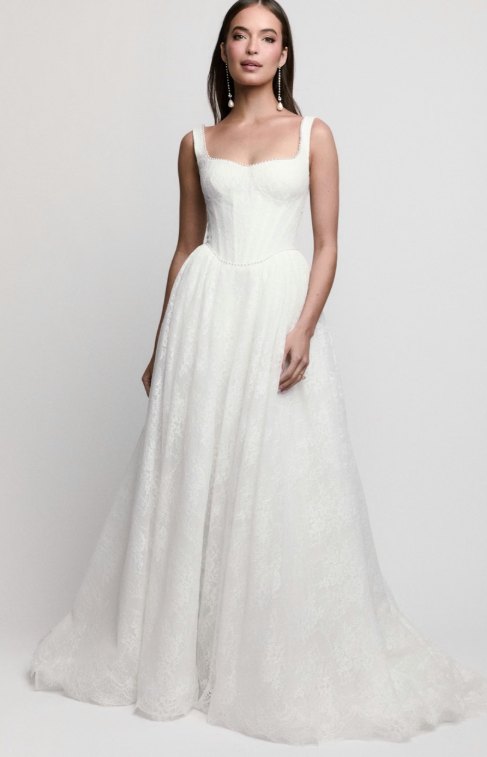 Robe de mariée princesse en dentelle Caterina, perles à l'encolure — Clover avec ou sans perles par Watters Designs, showroom MADAMOON Paris 10e