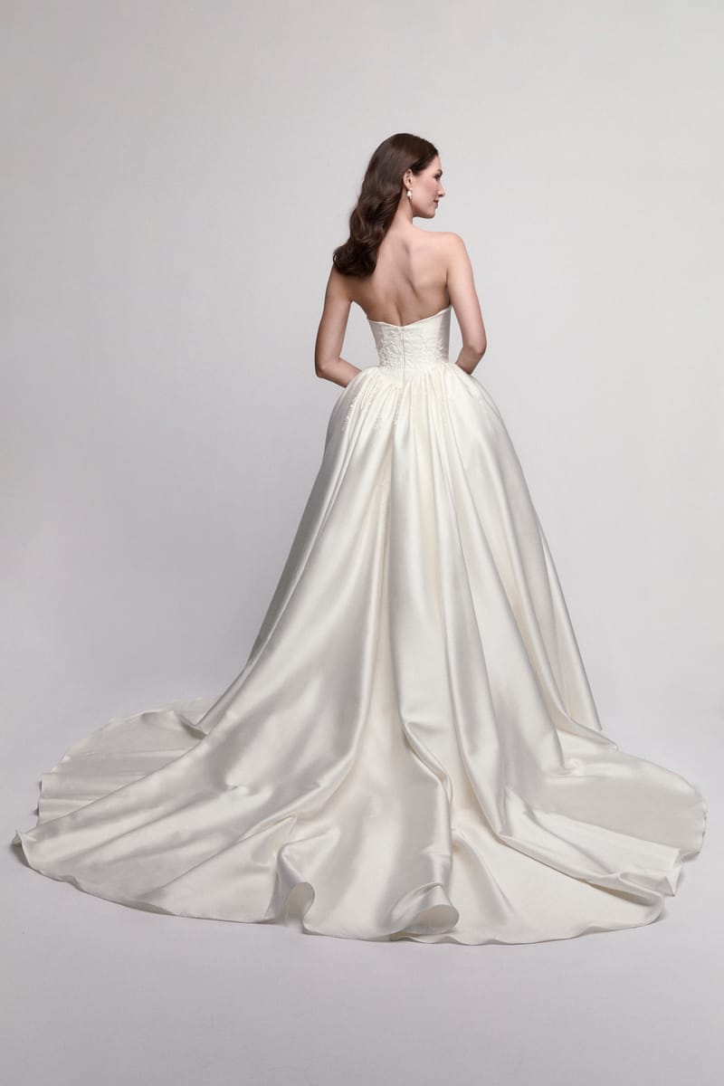 Robe de mariée princesse, broderie végétale sur mikado — Fern par Watters Designs, vue 2, showroom MADAMOON Paris 10e