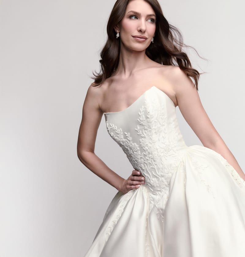 Robe de mariée princesse, broderie végétale sur mikado — Fern par Watters Designs, vue 3, showroom MADAMOON Paris 10e