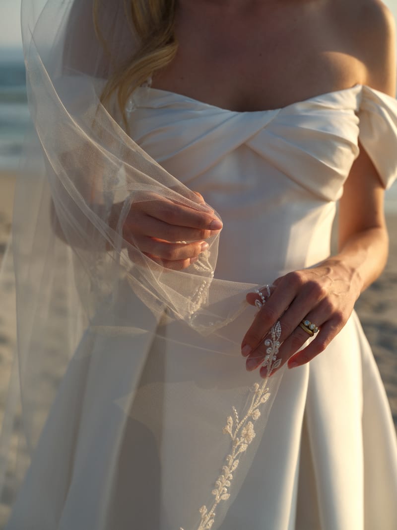 Robe de mariée princesse, mikado plissé, épaules dénudées — Trinity par Watters Designs, vue 3, showroom MADAMOON Paris 10e