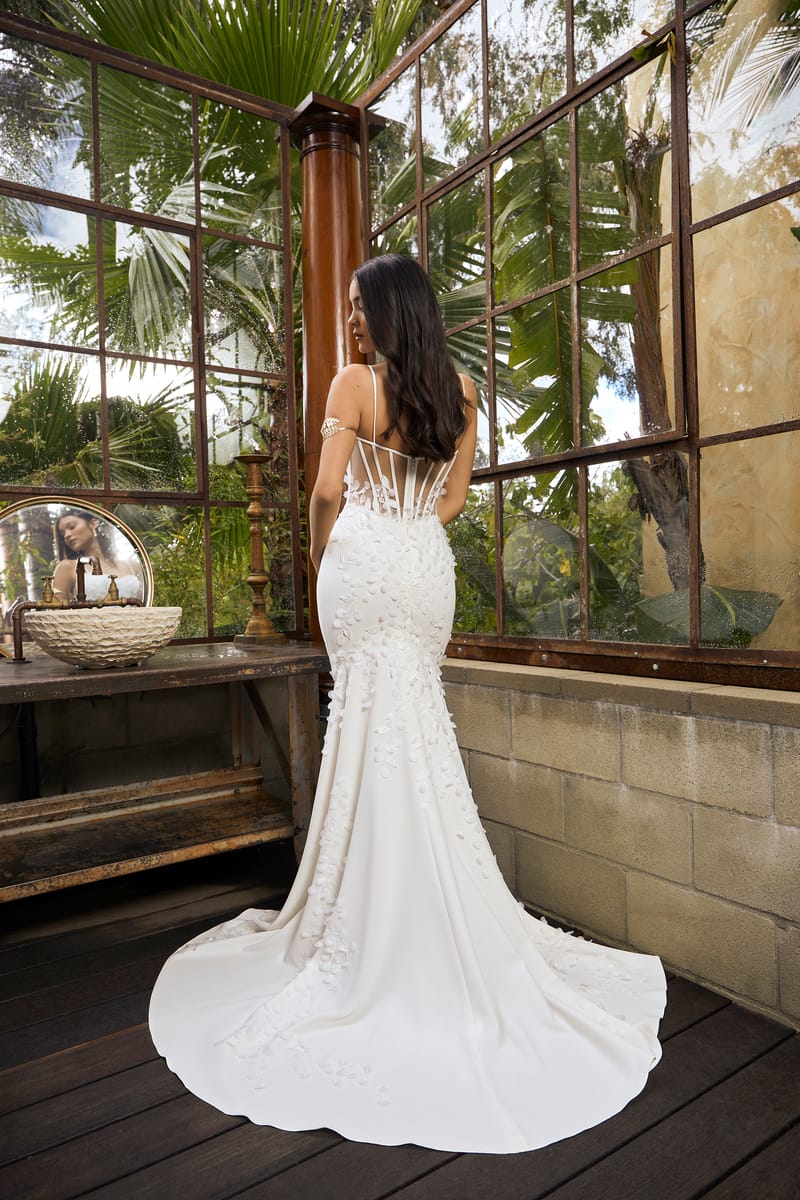 Robe de mariée fluide conseillée pour une morphologie en H — showroom MADAMOON Paris 10e