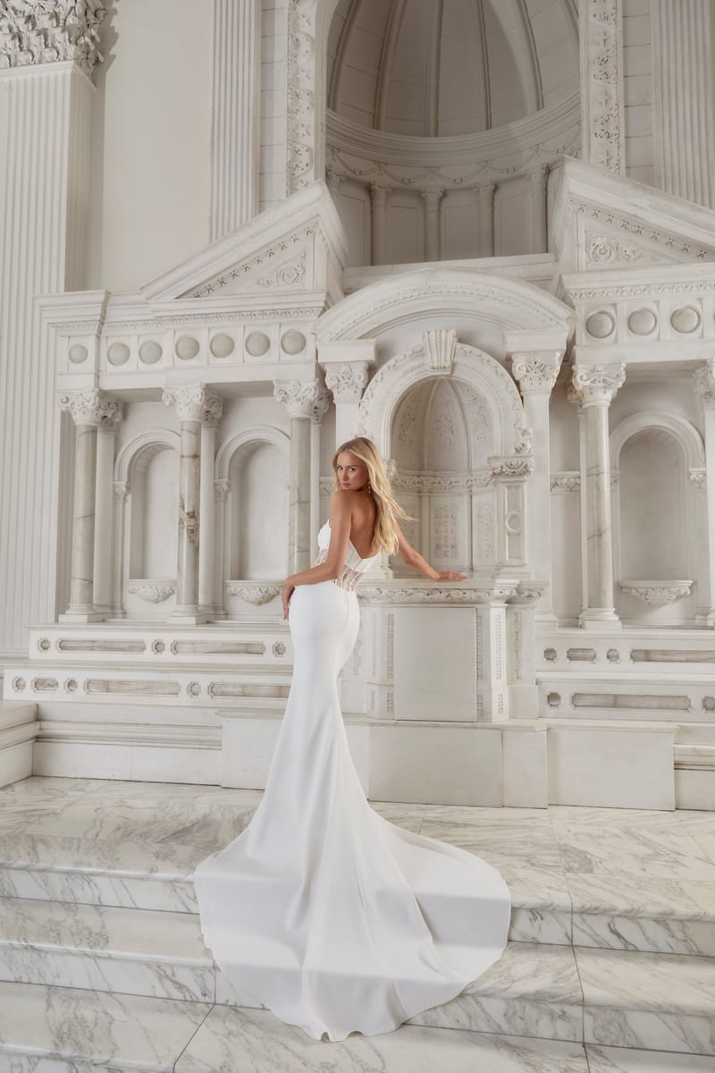 Robe de mariée sirène corset, fente haute — Charlize par Casablanca Bridal, vue 2, showroom MADAMOON Paris 10e