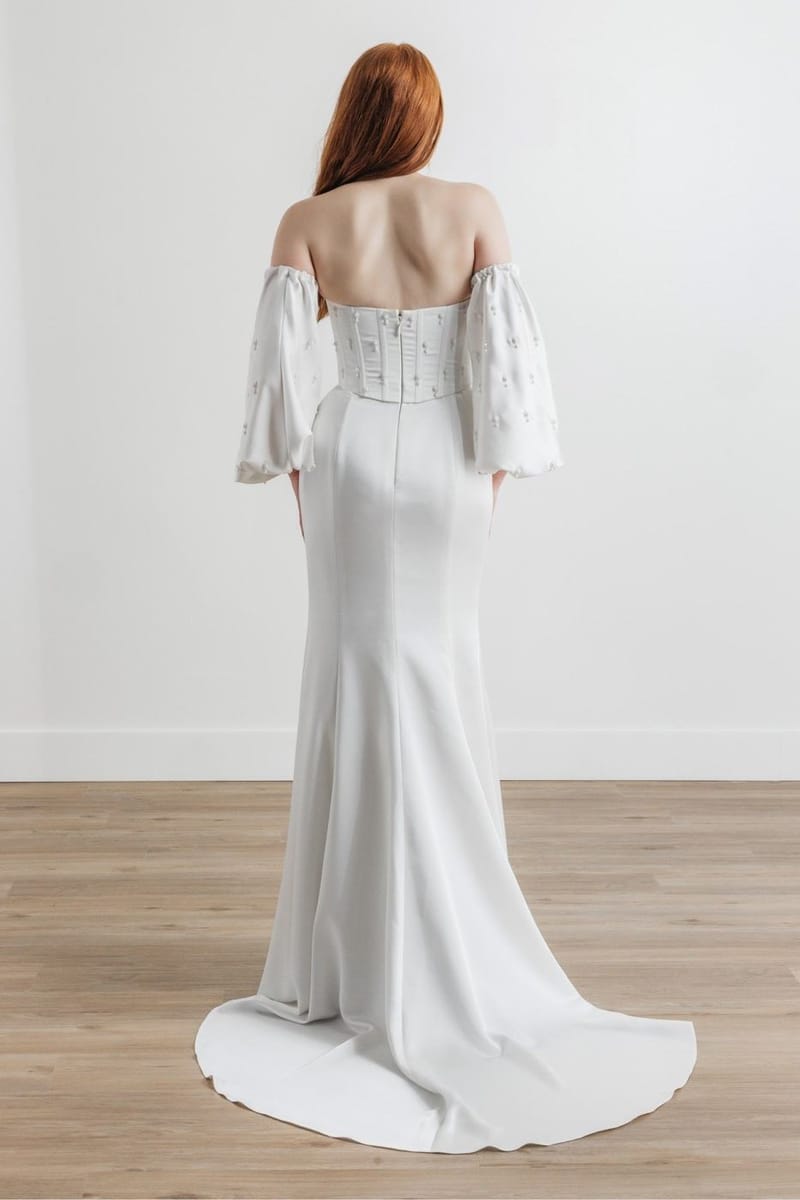 Robe de mariée sirène en crêpe, manches bouffantes — Riviera par Watters Designs, showroom MADAMOON Paris 10e