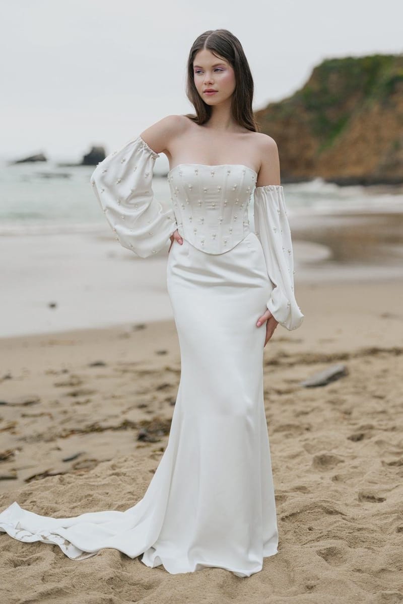 Robe de mariée sirène en crêpe, manches bouffantes — Riviera par Watters Designs, vue 2, showroom MADAMOON Paris 10e