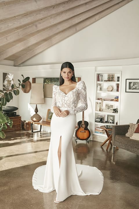 Robe de mariée sirène en crêpe, dos ouvert — Shiloh par Casablanca Bridal, showroom MADAMOON Paris 10e