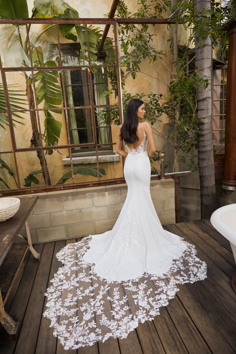Robe de mariée sirène conseillée pour une morphologie en 8 — showroom MADAMOON Paris 10e