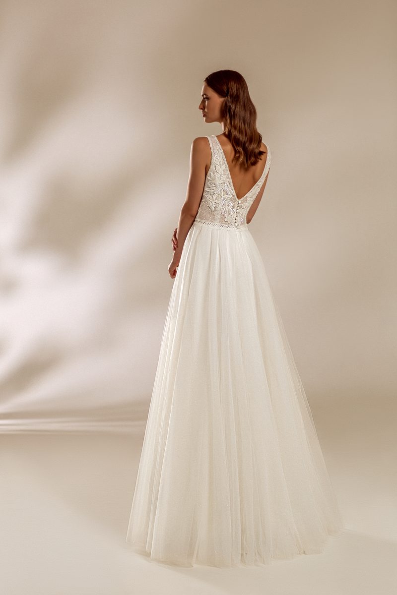 Robe de mariée trapèze en tulle, voile et légèreté — modèle Angel, vue 2, showroom MADAMOON Paris 10e