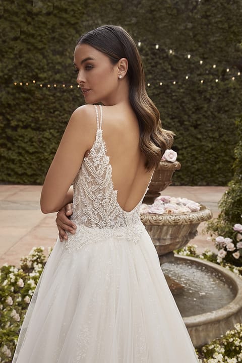 Robe de mariée trapèze pailleté, bretelles fines — Carrie par Casablanca Bridal, vue 2, showroom MADAMOON Paris 10e