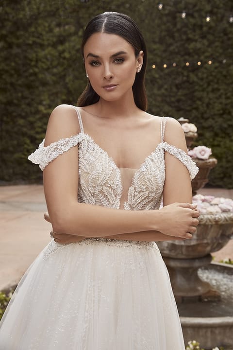 Robe de mariée trapèze pailleté, bretelles fines — Carrie par Casablanca Bridal, vue 3, showroom MADAMOON Paris 10e
