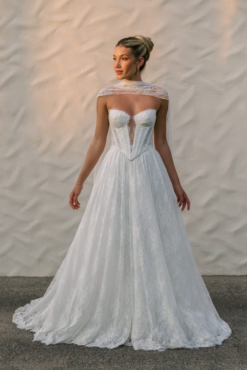 Robe de mariée trapèze en tulle pailleté — Charlotte par Watters Designs, showroom MADAMOON Paris 10e