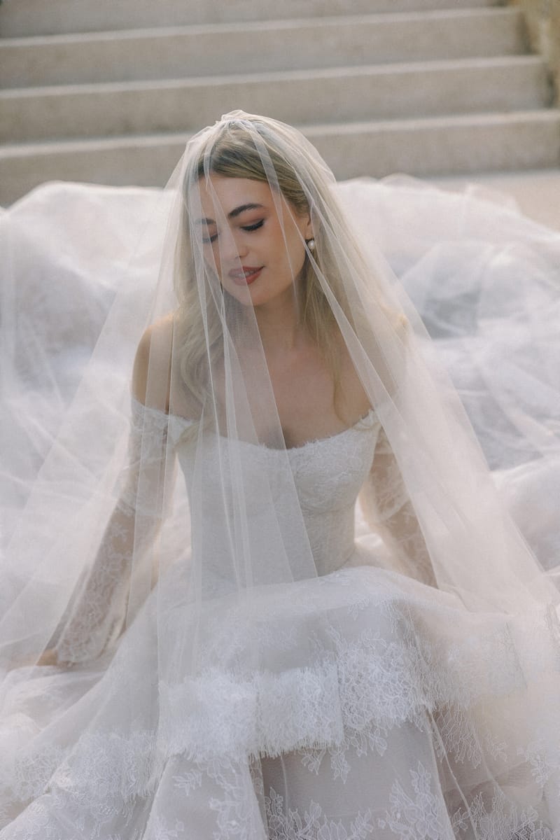 Robe de mariée trapèze en dentelle et tulle — Pendant par Watters Designs, vue 2, showroom MADAMOON Paris 10e