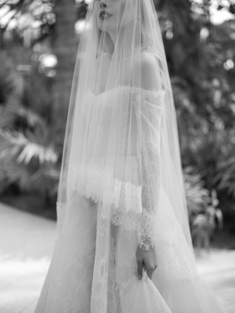 Robe de mariée trapèze en dentelle et tulle — Pendant par Watters Designs, vue 4, showroom MADAMOON Paris 10e