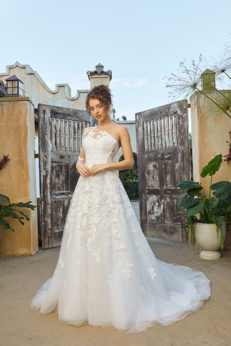 Robe de mariée trapèze — showroom MADAMOON Paris 10e