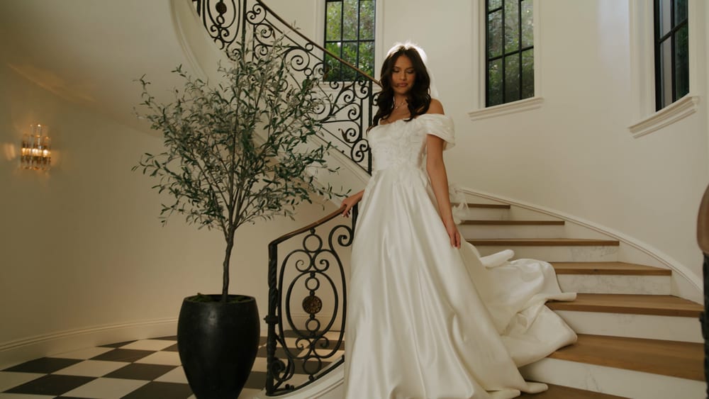 Robe de mariée fluide conseillée pour une morphologie en V — showroom MADAMOON Paris 10e