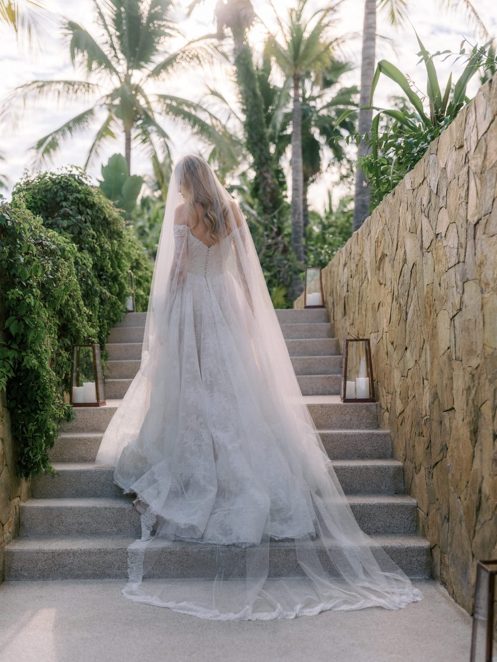 Détail d’une robe de mariée — showroom MADAMOON Paris 10e